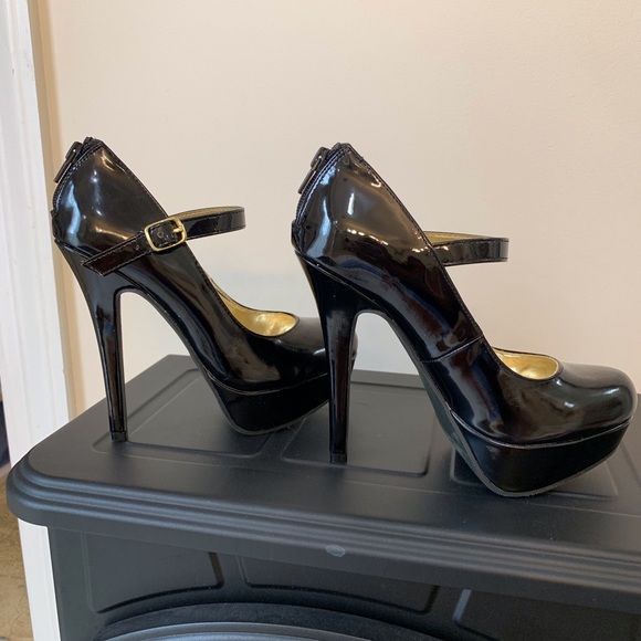 Pumps. Can’t wear them anymore - Picture 3 of 5